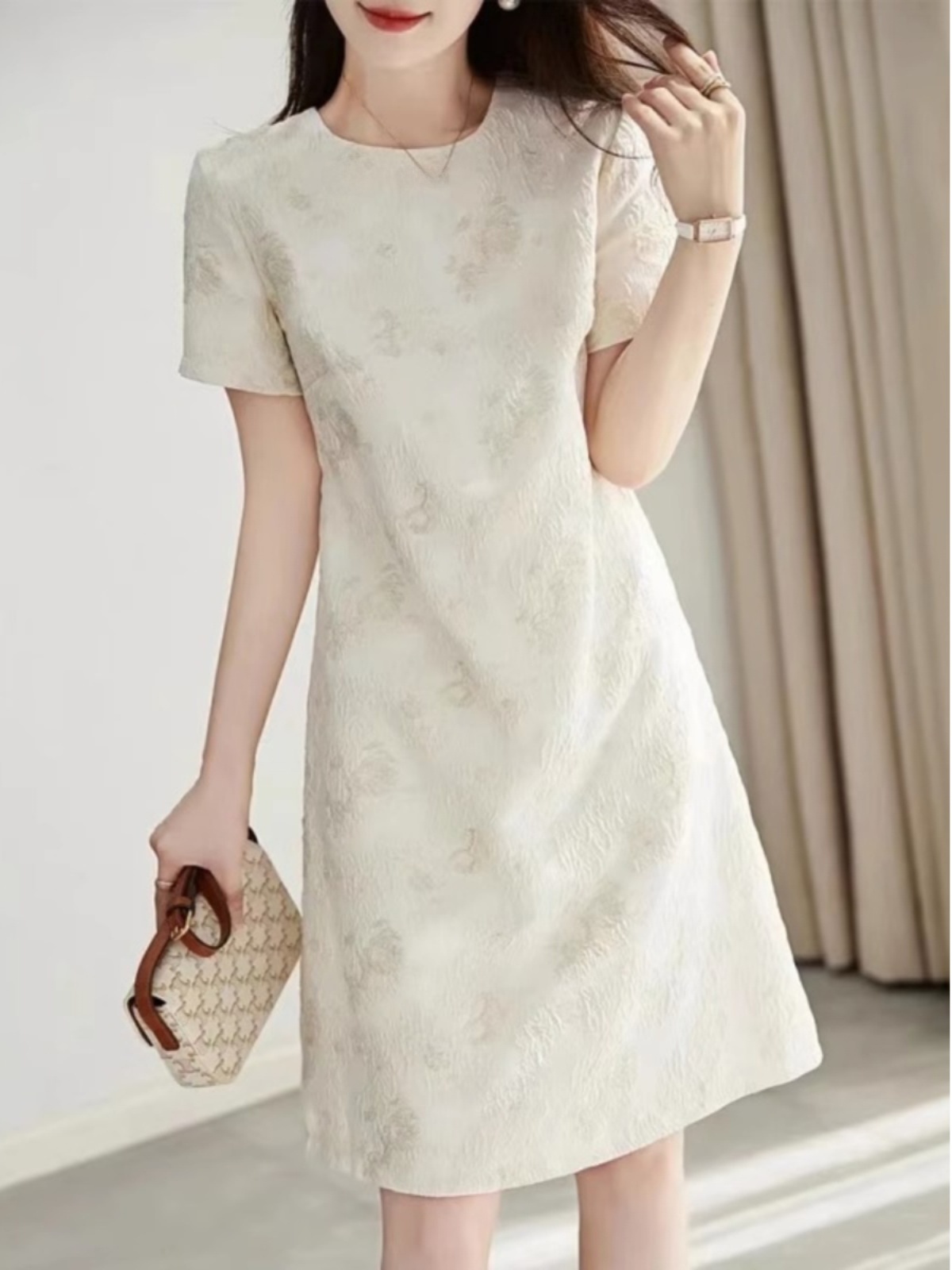 Summer Line Clothing Brand - Elegantes, schlankmachendes A-Linien-Kleid mit geradem Saum,