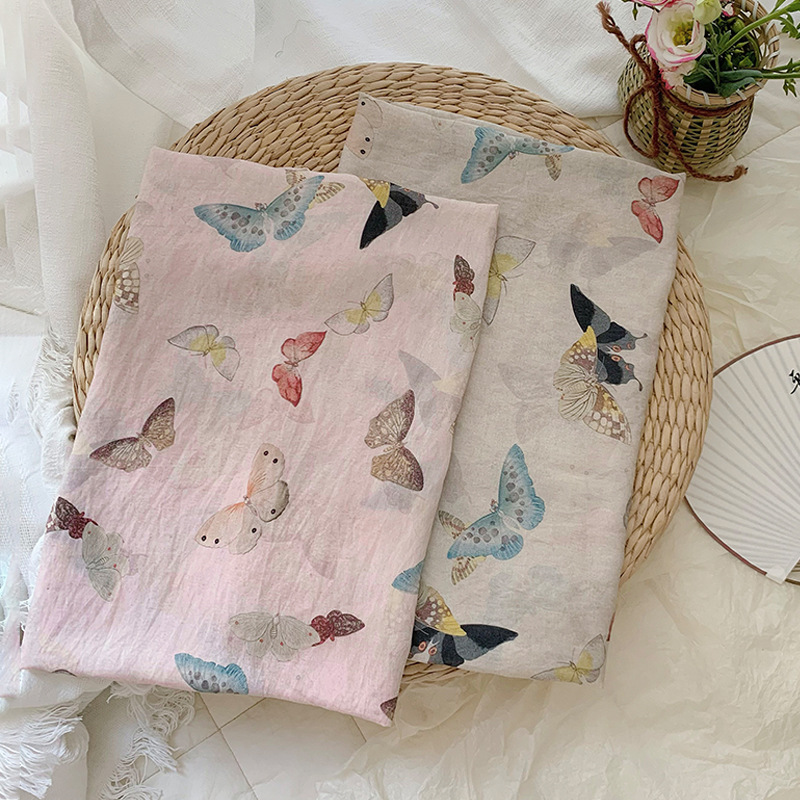 Summer Clothing Fabric - Schmetterlingsdruck auf beiger rosa Stoffe für