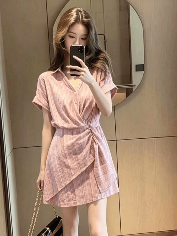 Summer Line Clothing Brand - Figurbetontes gestreiftes Kurzarmkleid mit Taillenbund im