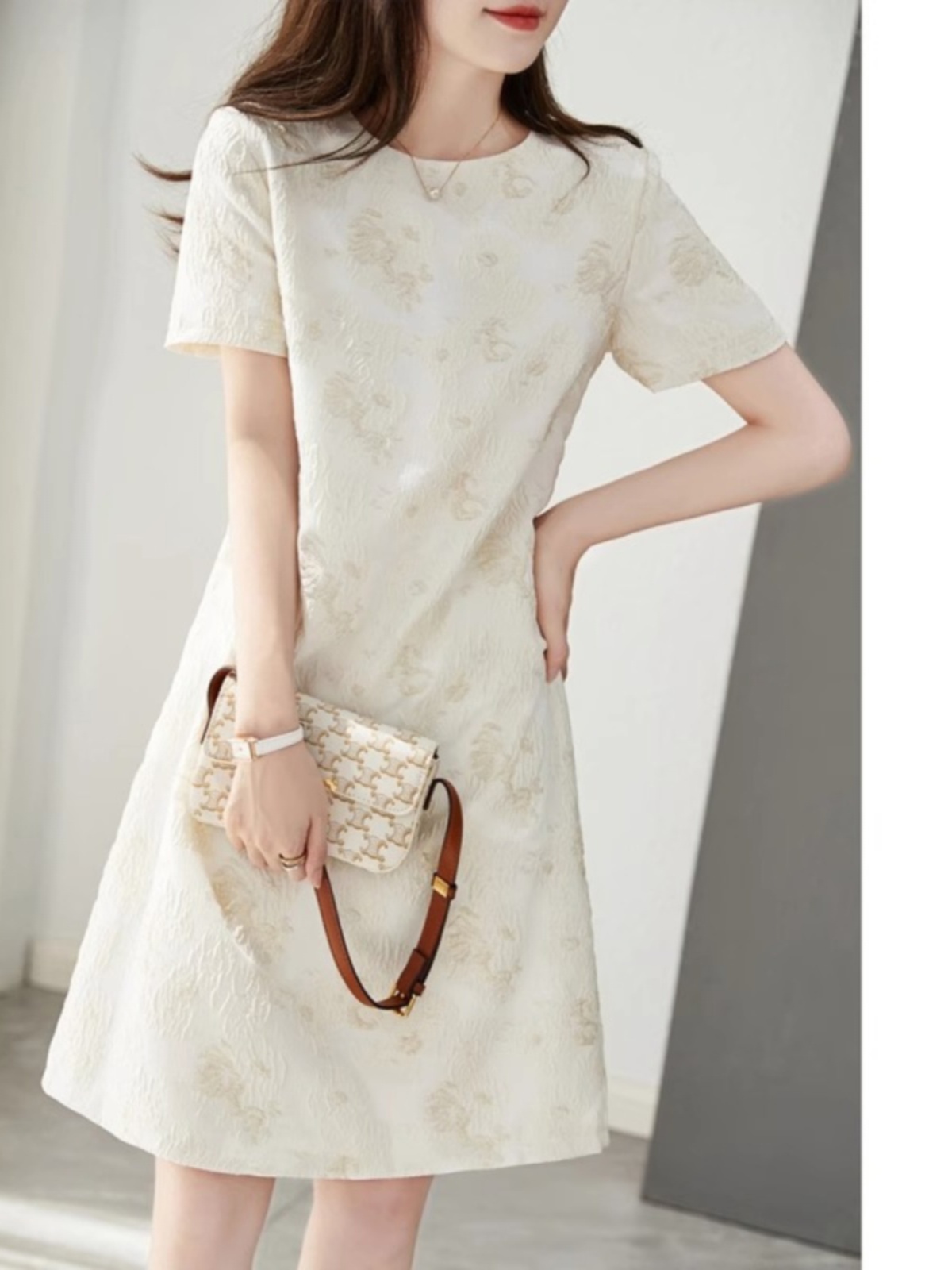 Elegantes, schlankmachendes A- – Summer Line Clothing Brand Bewertung und Preis