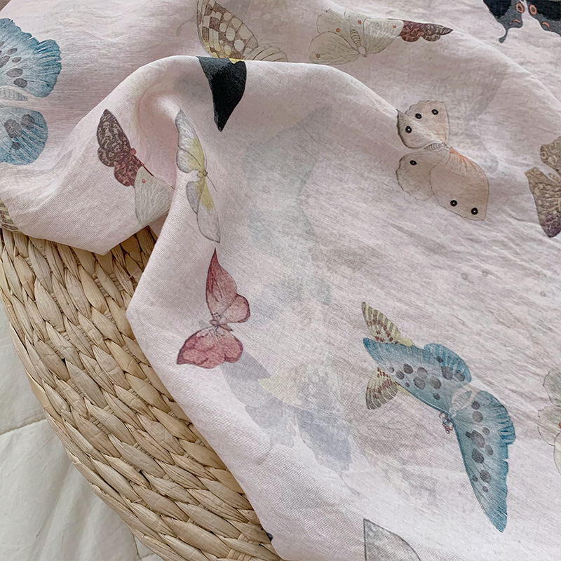 Schmetterlingsdruck auf beiger – Summer Clothing Fabric Bewertung und Preis
