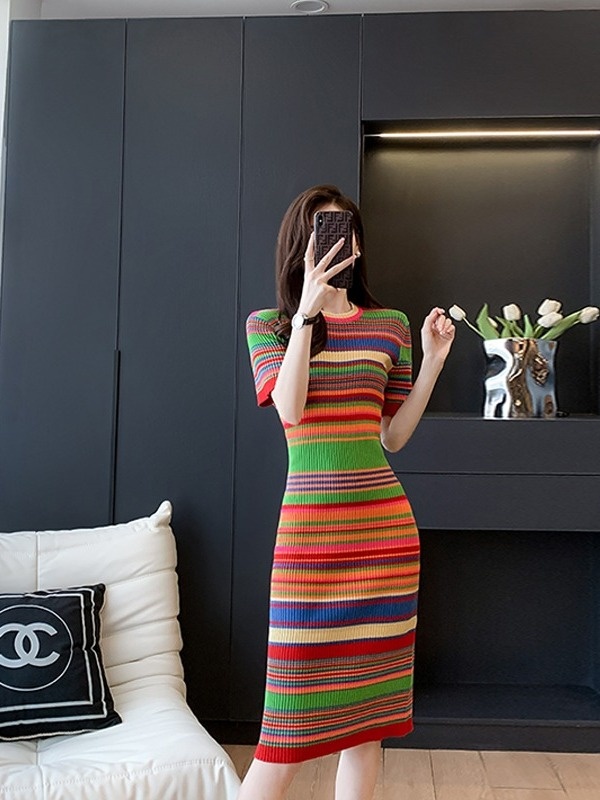 Retro-Kleid mit Rundhalsaussch – Summer Line Clothing Brand Bewertung und Preis